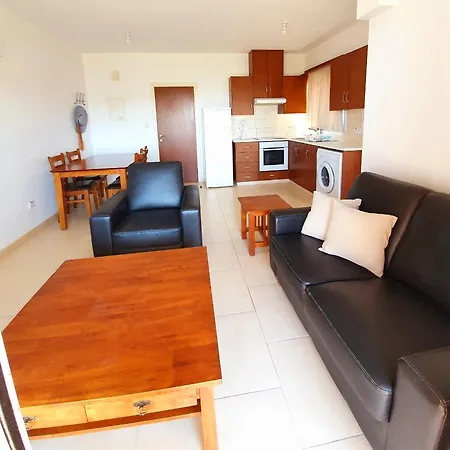 Ouloupia Apartament *